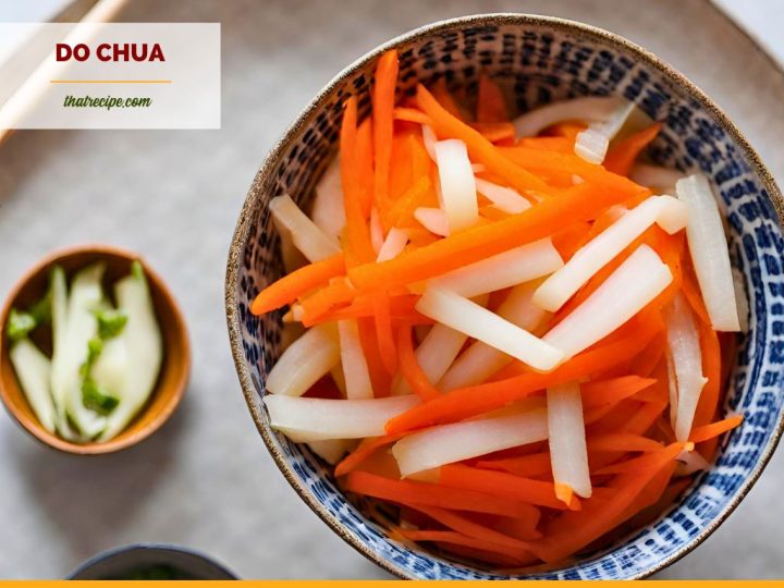 matchstick carrots and radish in a bowl with text overlay Do Chua
