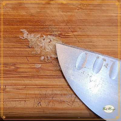 knife mashing garlic