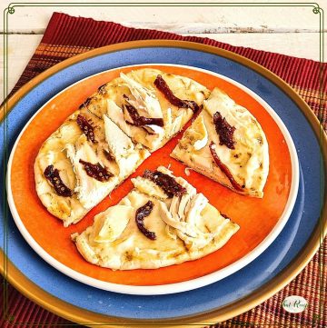 white pizza on a plate with text overlay "grilled chicken white pizza"