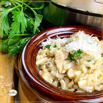 risotto in a bowl next to an Instant Pot with text overlay "lemon chicken risotto in a pressure cooker"